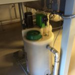 Installation einer Rauchgas Neutralisation Behälter mit Dosierung und pH-Messung und Rührwerk